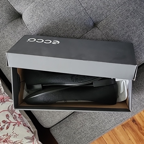 Black ballerina ecco shoes - 7 and 7.5 - Picture 5 of 6